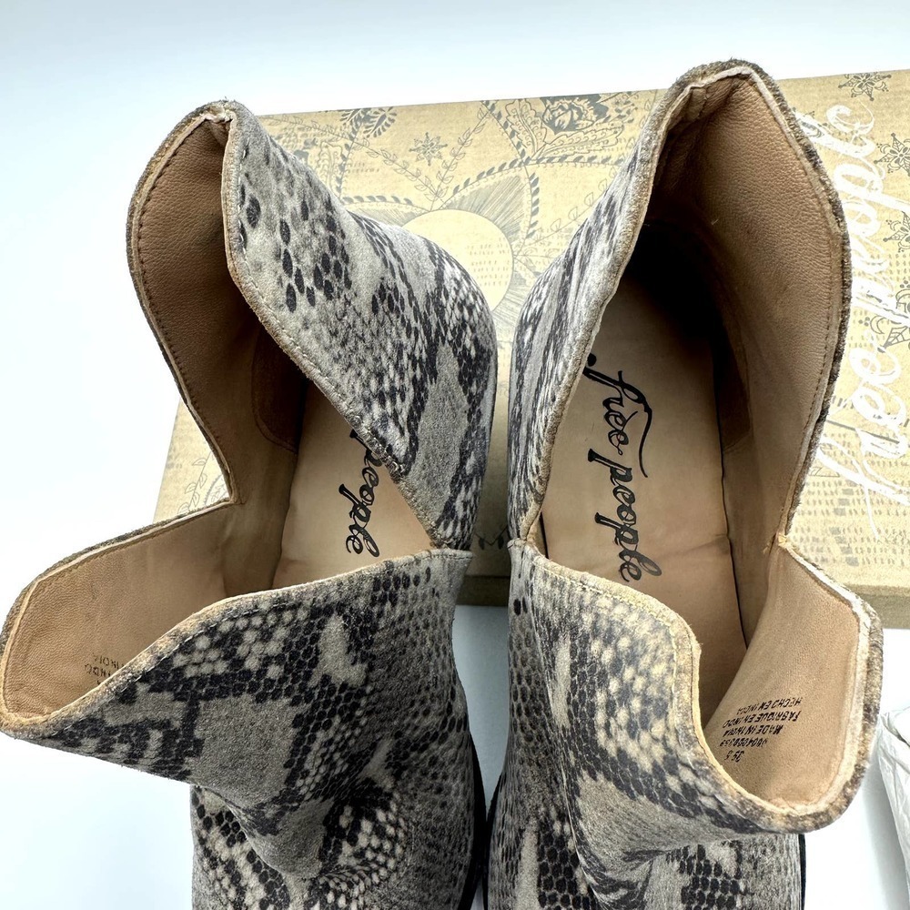 Free People Animal Charm Double V Ankle Boots size 39.5 - Picture 11 of 13